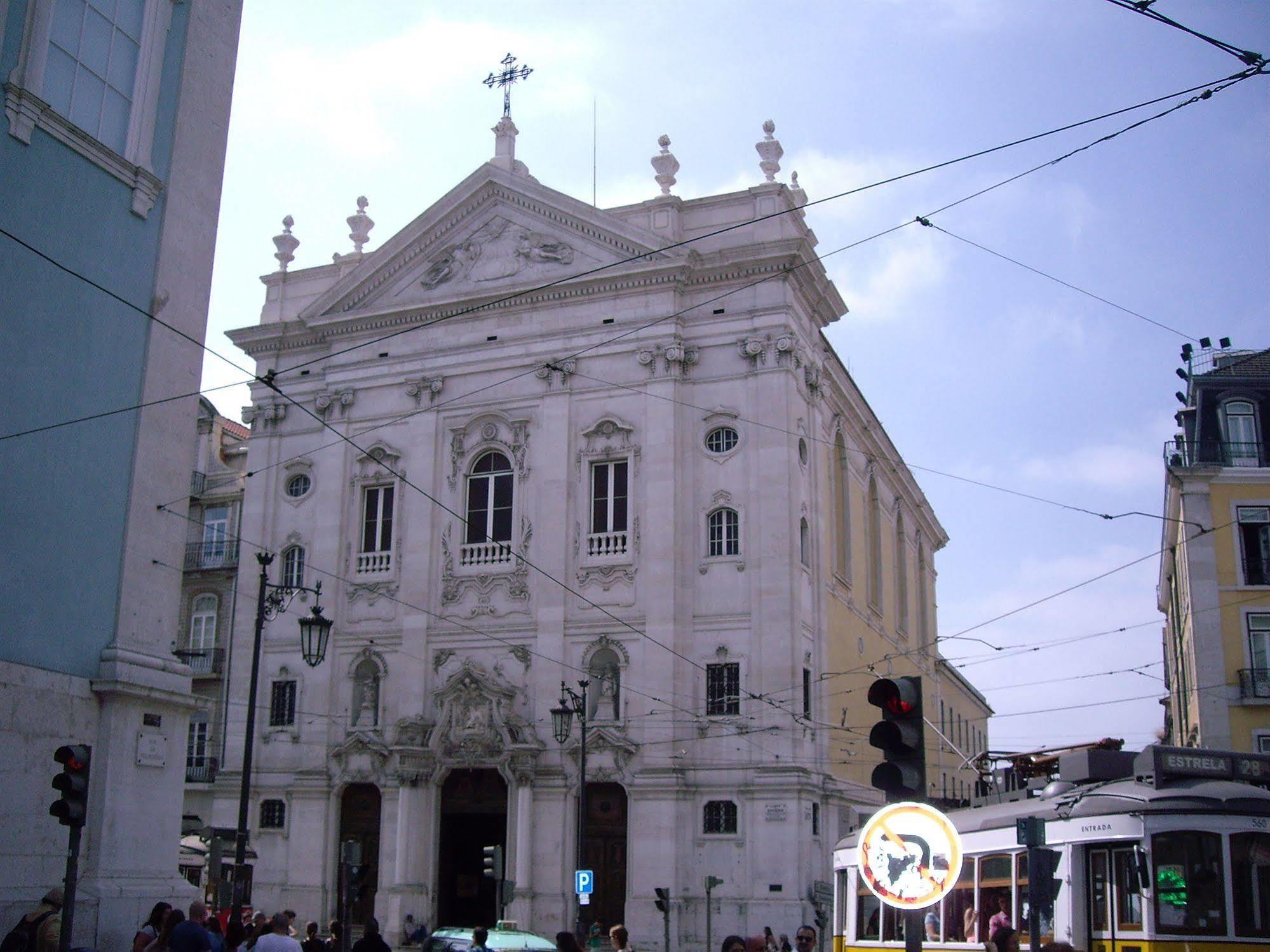Residencial Camoes Bed & Breakfast Lisboa Dış mekan fotoğraf